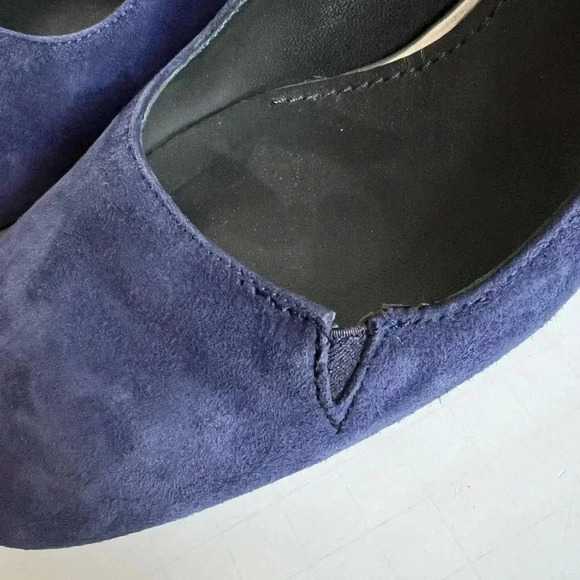 Stuart Weitzman Suede Round Toe with Pinkie Toe Extension - Picture 5 of 9